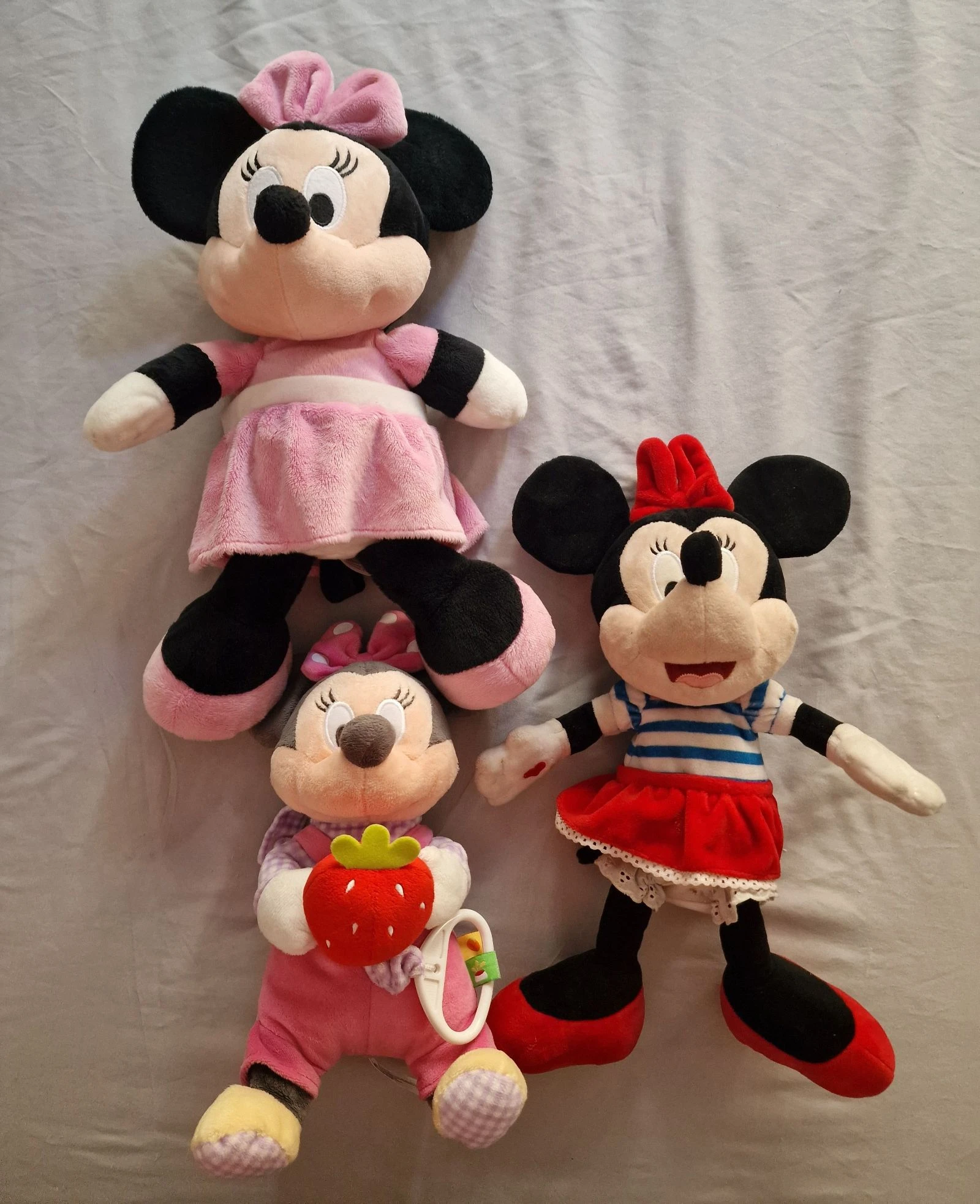 Lote 3 Peluches Minnie Mouse Disney - Varios Tamaños y Estilos